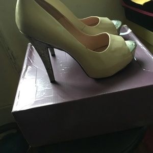 Jessica Simpson pumps size 10 used